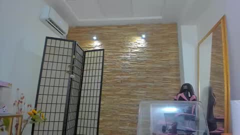 Mia  online show from 7, 3, 2026