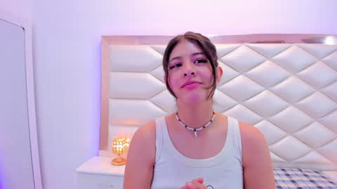 Snapshot of miaqueen021 chatting on 15, 1, 2025 Sweetie Mia online show from 15, 1, 2025