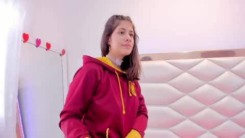 Snapshot of miaqueen021 chatting on 24, 2, 2025 Sweetie Mia online show from 24, 2, 2025