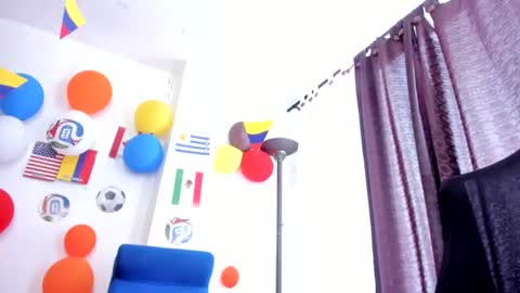 Mia Milf online show from 4, 7, 2026