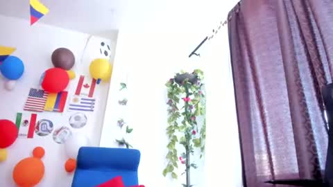 Mia Milf online show from 15, 7, 2026