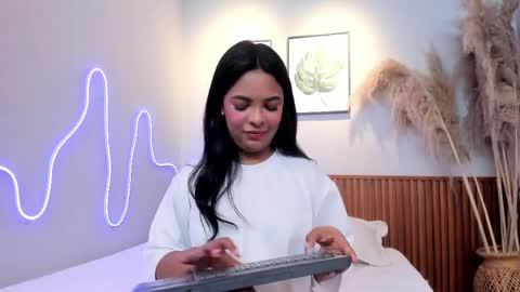 Snapshot of miaroggerss chatting on 22, 5, 2026 Mia Roggers online show from 22, 5, 2026
