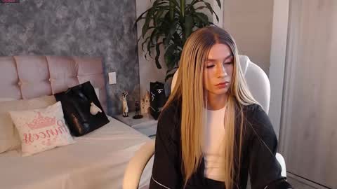 Snapshot of miaromanove_ss chatting on 11, 9, 2025 Mia Romanove online show from 11, 9, 2025