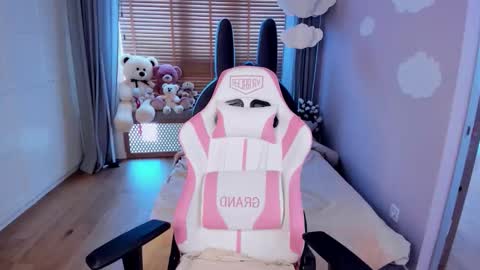 Miayna Silk online show from 13, 3, 2026