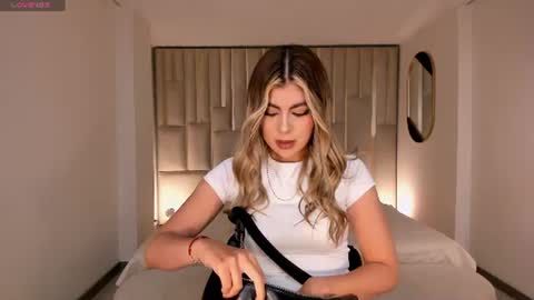 Mia Silva online show from 1, 7, 2026