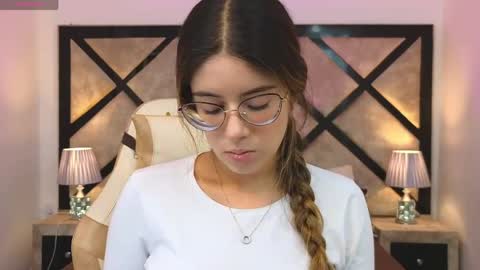 Mia online show from 6, 5, 2026