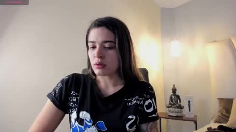 Mia Villalobos online show from 8, 10, 2025