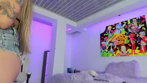 Mia Villalobos online show from 17, 11, 2025