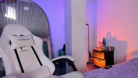 Mia Villalobos online show from 30, 4, 2026
