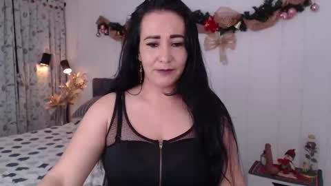 Mia Wilson online show from 2, 12, 2024