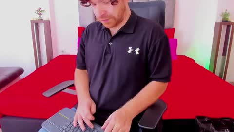 Michael  Contenido explcito online show from 18, 10, 2025