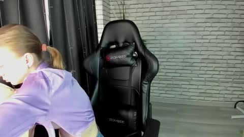 Snapshot of michelle_blond chatting on 9, 3, 2025 michelle_blond online show from 9, 3, 2025