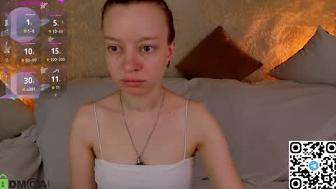 Snapshot of michelle_blond chatting on 16, 12, 2025 michelle_blond online show from 16, 12, 2025