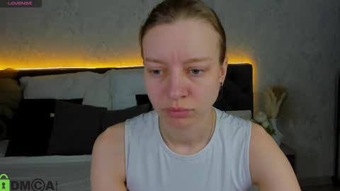 Snapshot of michelle_blond chatting on 2, 2, 2026 michelle_blond online show from 2, 2, 2026