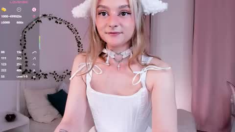 Snapshot of michellecoy chatting on 26, 9, 2025 Michelle online show from 26, 9, 2025