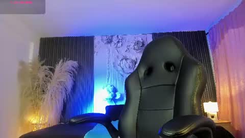 michellepreston_ online show from 25, 7, 2026