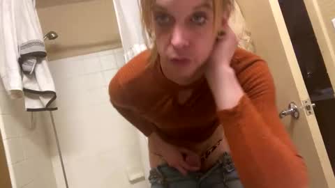 Snapshot of mickisofine chatting on 2, 1, 2025 mickisofine online show from 2, 1, 2025
