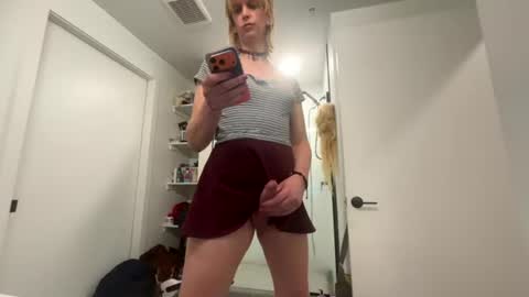 Snapshot of mickisofine chatting on 20, 7, 2026 mickisofine online show from 20, 7, 2026