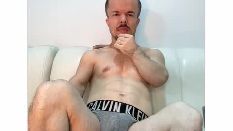 Snapshot of midgettripod1 chatting on 25, 9, 2025 Aaron online show from 25, 9, 2025