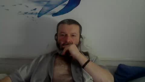 Snapshot of midhir chatting on 24, 2, 2025 kike online show from 24, 2, 2025