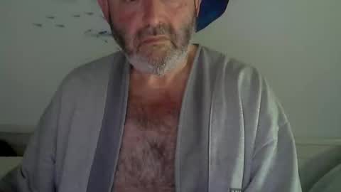 Snapshot of midhir chatting on 8, 3, 2025 kike online show from 8, 3, 2025