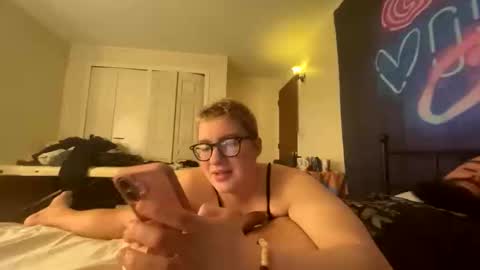 midnightmochi2 online show from 16, 4, 2026