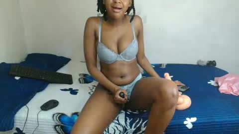 Snapshot of midnightsinx chatting on 19, 11, 2025 midnightsinx online show from 19, 11, 2025