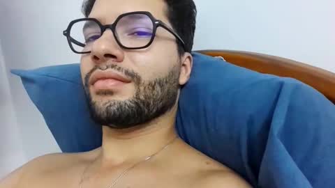 Snapshot of midoumas1 chatting on 8, 11, 2025 Sam online show from 8, 11, 2025