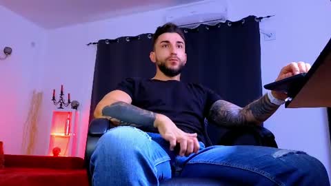 MightyAaron online show from 4, 8, 2026