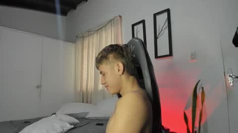 Snapshot of miguel_hz chatting on 5, 2, 2025 Miguel Hernandez online show from 5, 2, 2025
