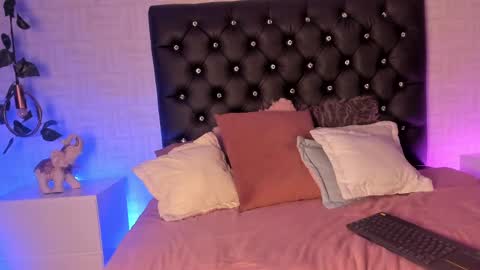 Snapshot of miia_taylor_1_ chatting on 26, 2, 2025 Mia online show from 26, 2, 2025