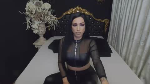 Snapshot of mikaelajensen chatting on 6, 11, 2025 Mikaela online show from 6, 11, 2025