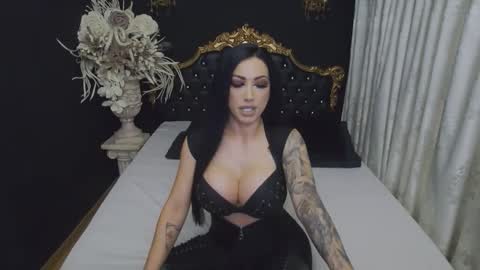 Snapshot of mikaelajensen chatting on 11, 11, 2025 Mikaela online show from 11, 11, 2025