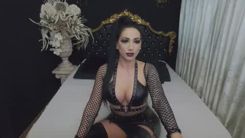 Snapshot of mikaelajensen chatting on 15, 11, 2025 Mikaela online show from 15, 11, 2025