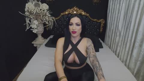 Snapshot of mikaelajensen chatting on 20, 11, 2025 Mikaela online show from 20, 11, 2025