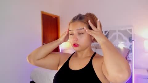 Mikaela blondie bigass online show from 1, 12, 2025