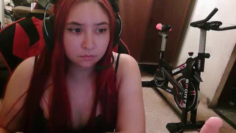 Snapshot of mikalatina chatting on 5, 3, 2026 Mika online show from 5, 3, 2026