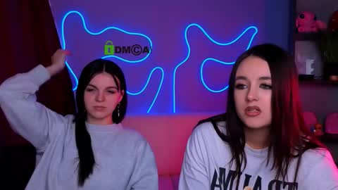 Snapshot of mikameovv chatting on 19, 11, 2025 Mika online show from 19, 11, 2025