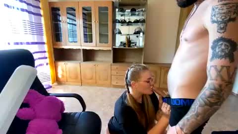 Mike and anna online show from 26, 6, 2026
