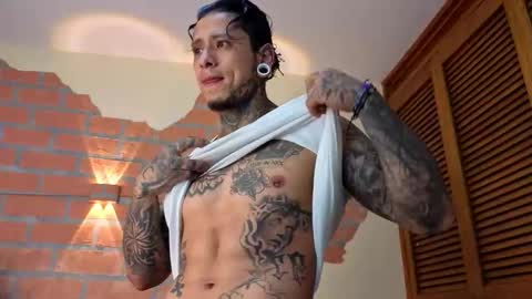 Snapshot of mike_jonness chatting on 22, 10, 2025 M I K E online show from 22, 10, 2025