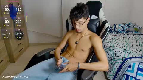 Snapshot of mike_pineapple chatting on 3, 6, 2026 Mike Pineapple online show from 3, 6, 2026