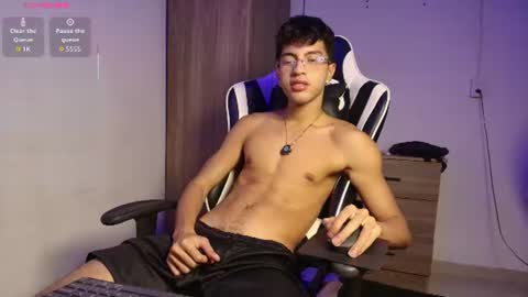 Snapshot of mike_pineapple chatting on 14, 7, 2026 Mike Pineapple online show from 14, 7, 2026