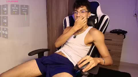 Snapshot of mike_pineapple chatting on 16, 7, 2026 Mike Pineapple online show from 16, 7, 2026