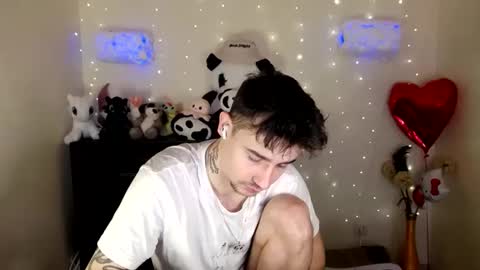 Snapshot of mike_severi chatting on 27, 2, 2025 Mike online show from 27, 2, 2025