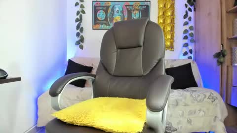 mikee_scooth online show from 19, 1, 2025