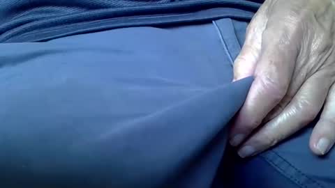 Snapshot of mikeybed chatting on 27, 10, 2025 mikeybed online show from 27, 10, 2025