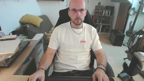 mikmik91 online show from 8, 4, 2026