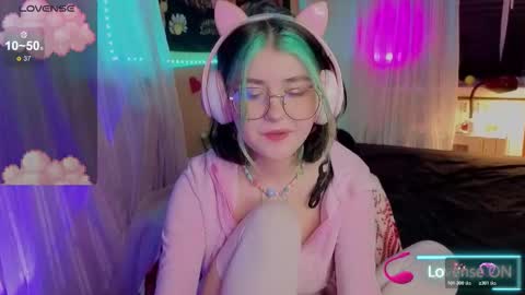 Snapshot of miko_meow chatting on 21, 12, 2025 Miko online show from 21, 12, 2025