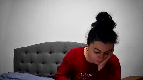 Mikyloveu online show from 5, 2, 2025