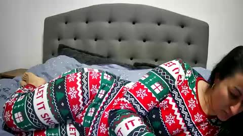 Mikyloveu online show from 7, 2, 2025